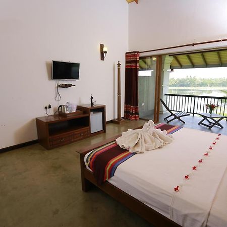 Diya Dahara Lake Resort Yala Exterior photo