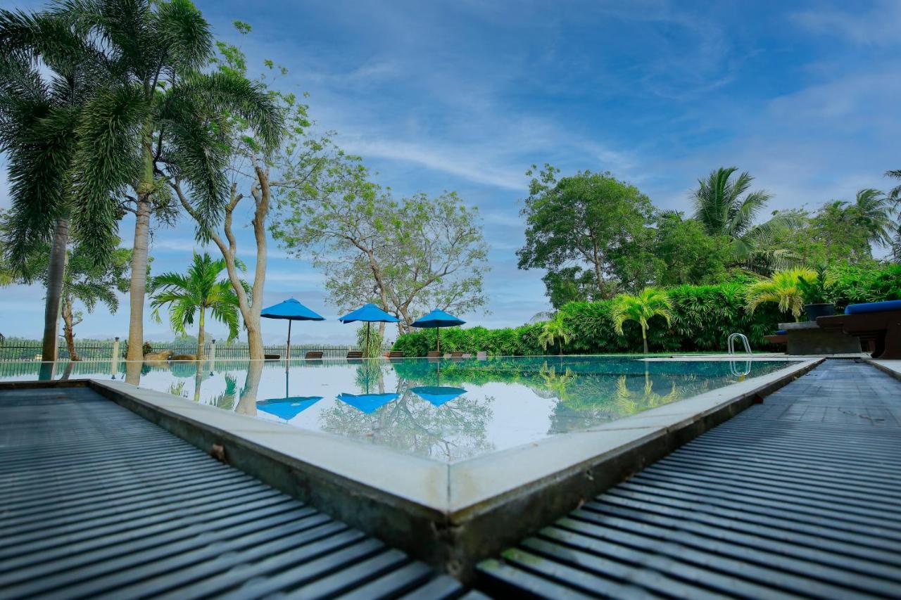 Diya Dahara Lake Resort Yala Exterior photo