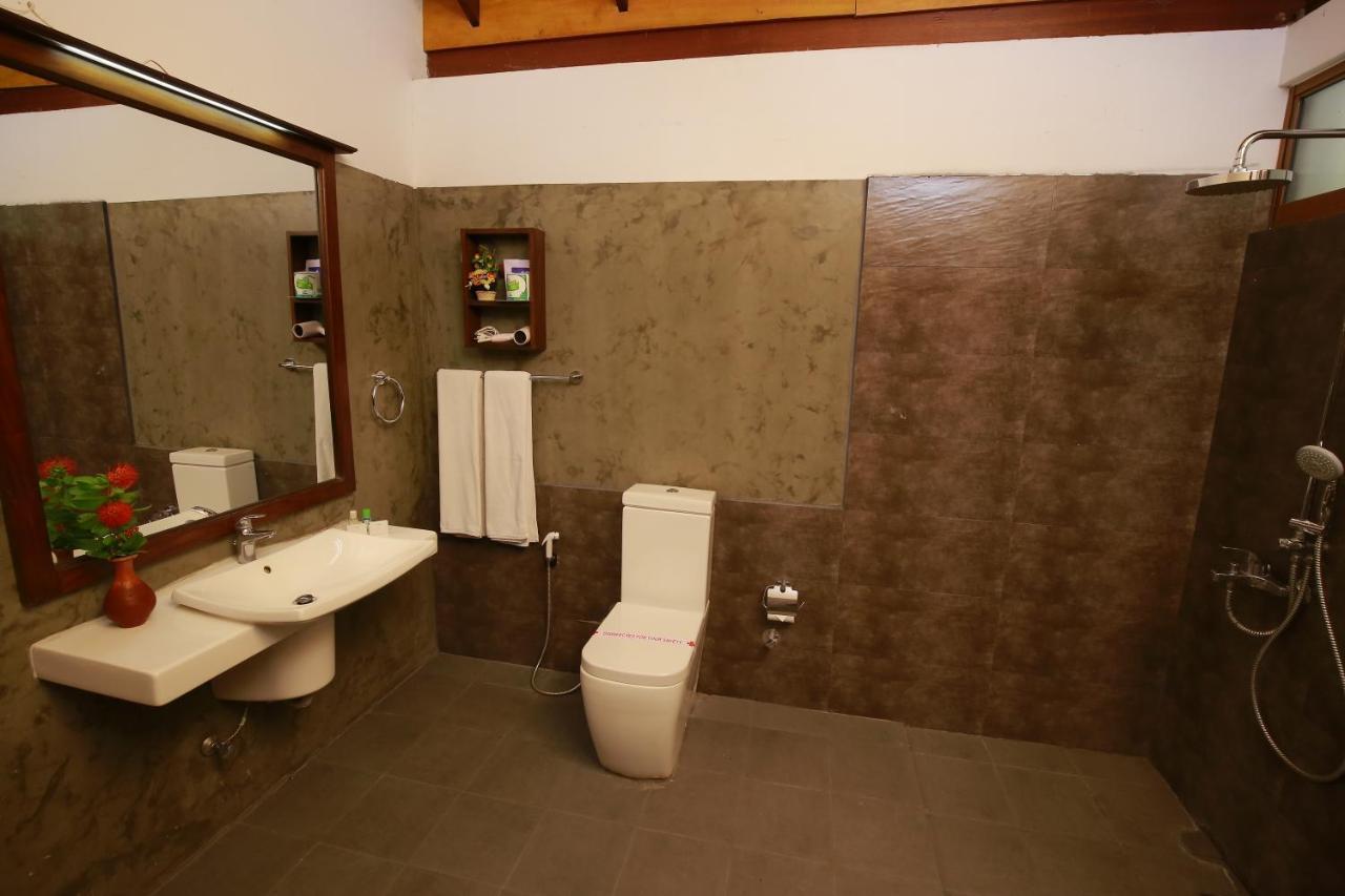 Diya Dahara Lake Resort Yala Exterior photo