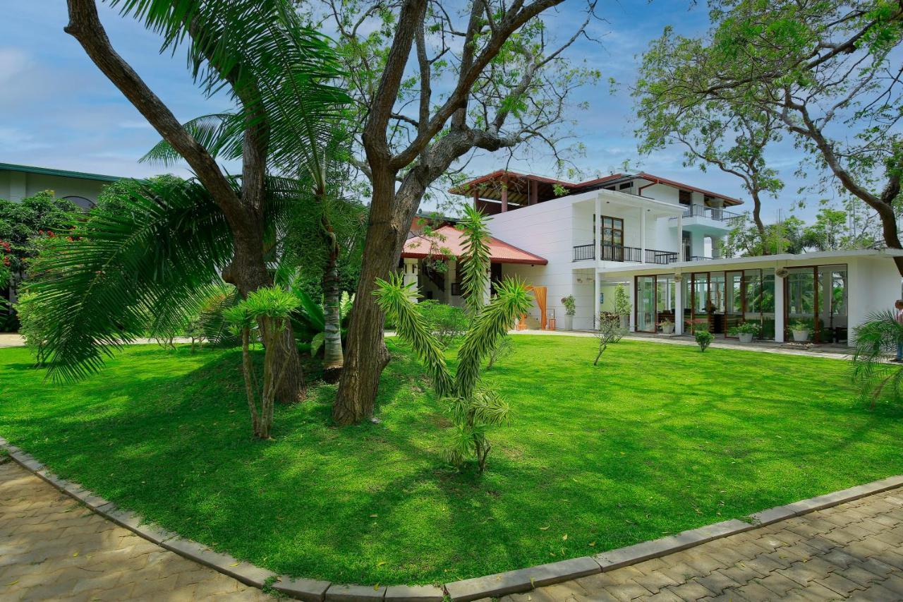 Diya Dahara Lake Resort Yala Exterior photo