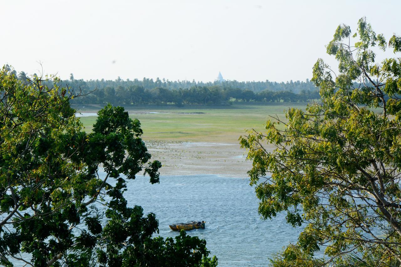 Diya Dahara Lake Resort Yala Exterior photo