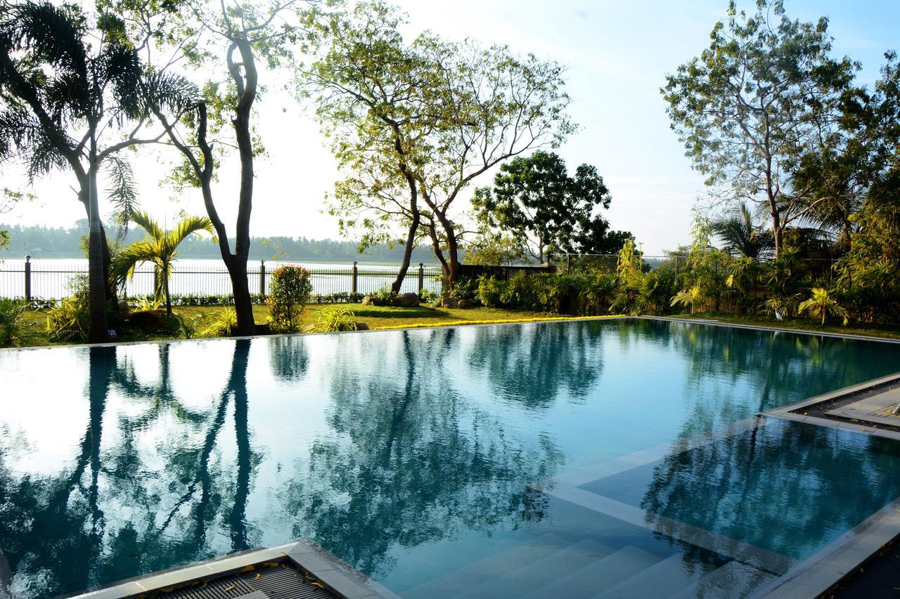 Diya Dahara Lake Resort Yala Exterior photo