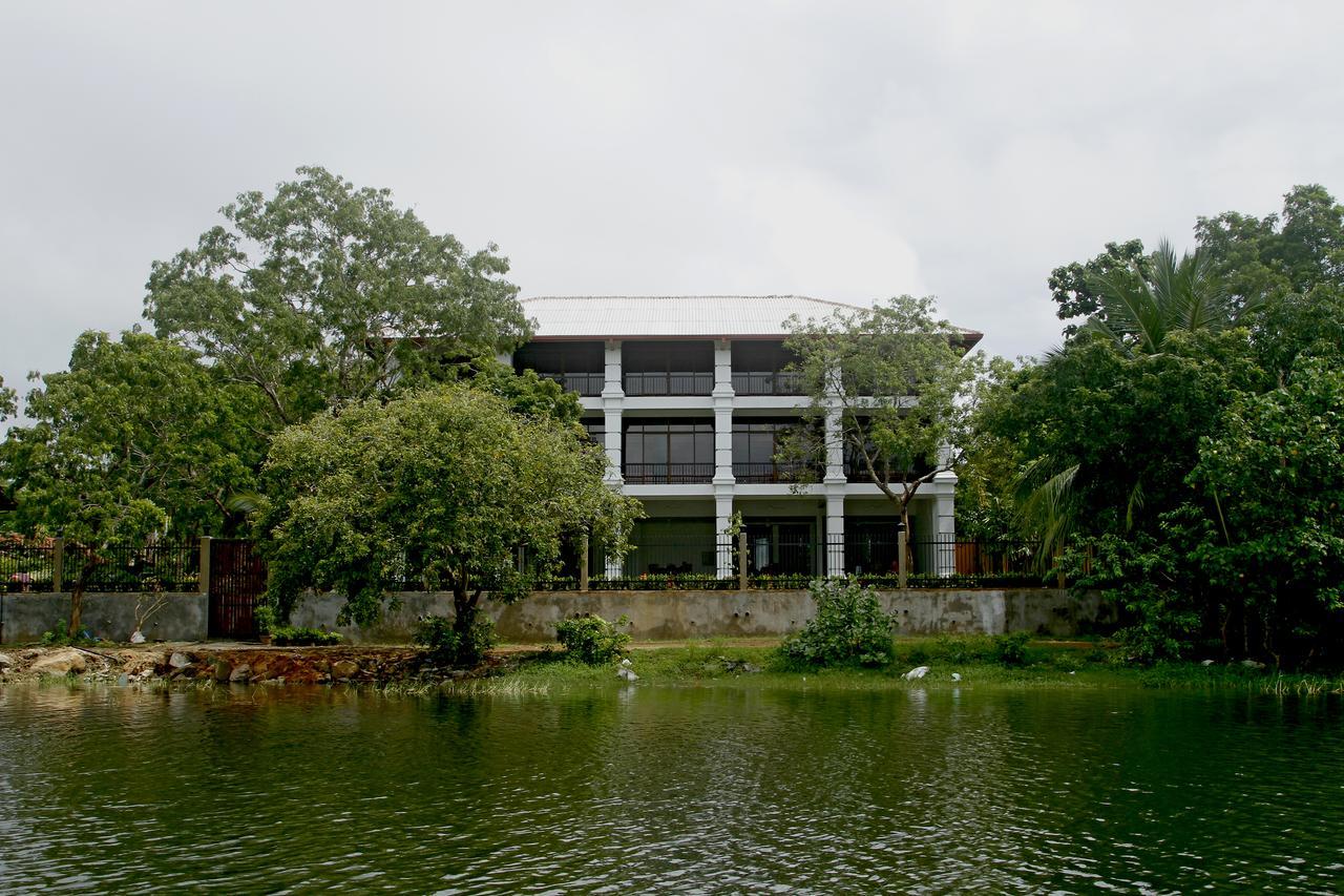 Diya Dahara Lake Resort Yala Exterior photo